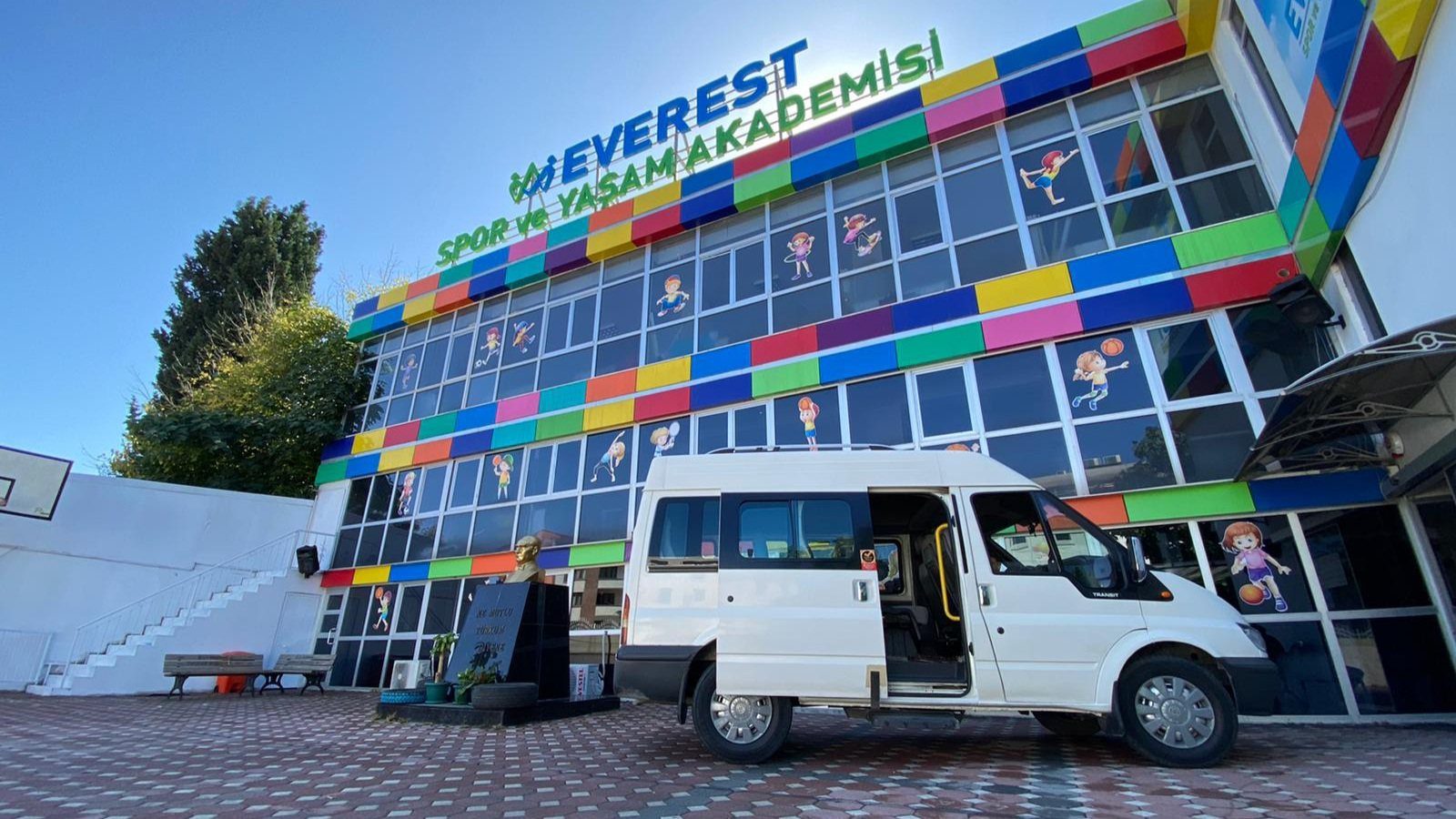 Everest Spor ve Yaşam Akademisi binası